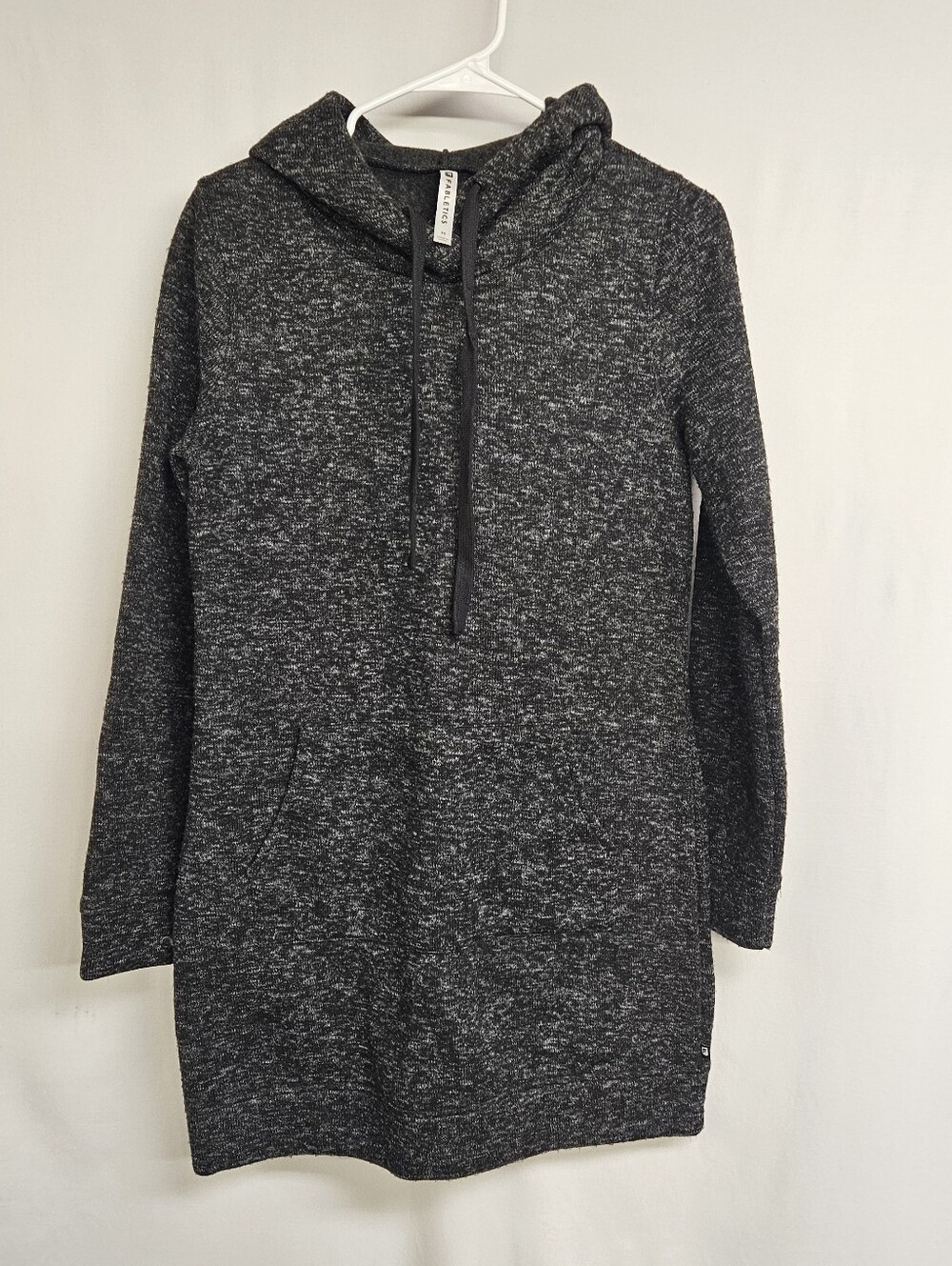 Fabletics Yukon Dress size Medium Black Hoodie Pockets Cozy Comfy Athleisure